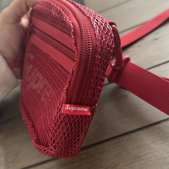 Supreme Small Shoulder Bag - Picture 8 of 8
